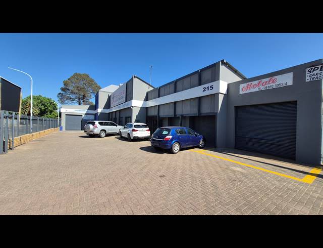 2,100M² FACTORY FOR SALE IN BOKSBURG EAST